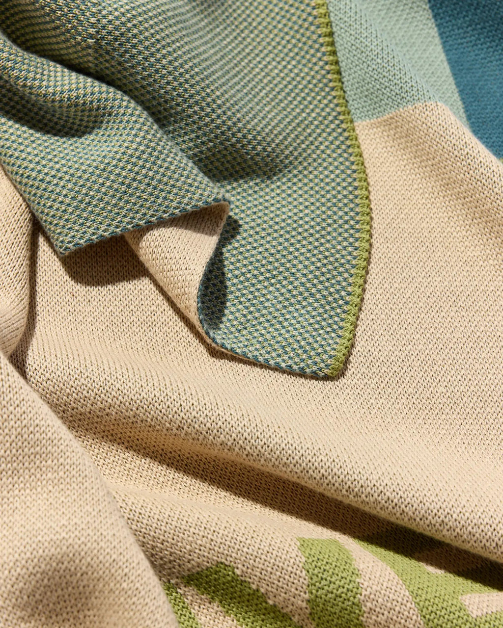 Cool People Live Here - Throw Blanket - Biquette