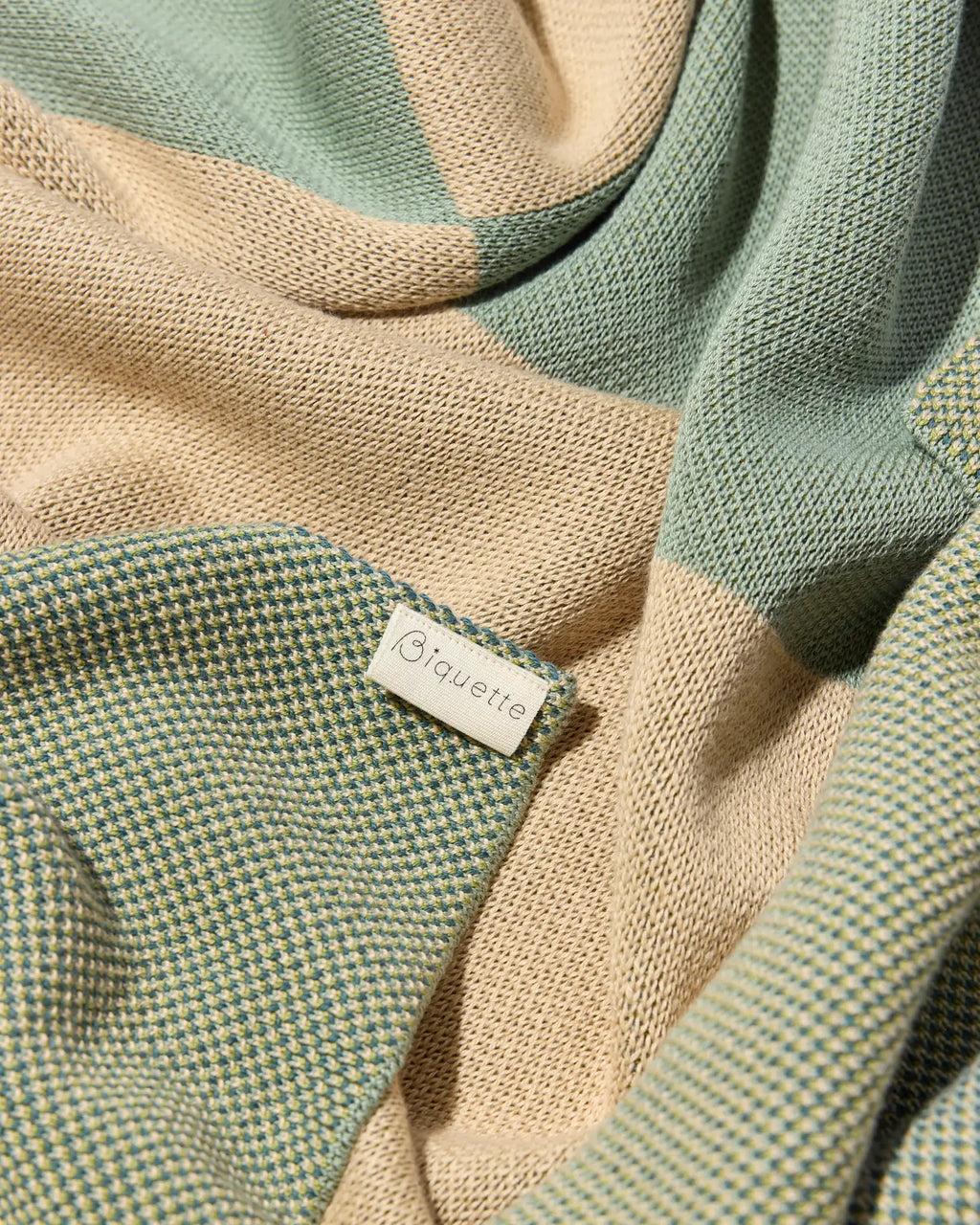 Cool People Live Here - Throw Blanket - Biquette