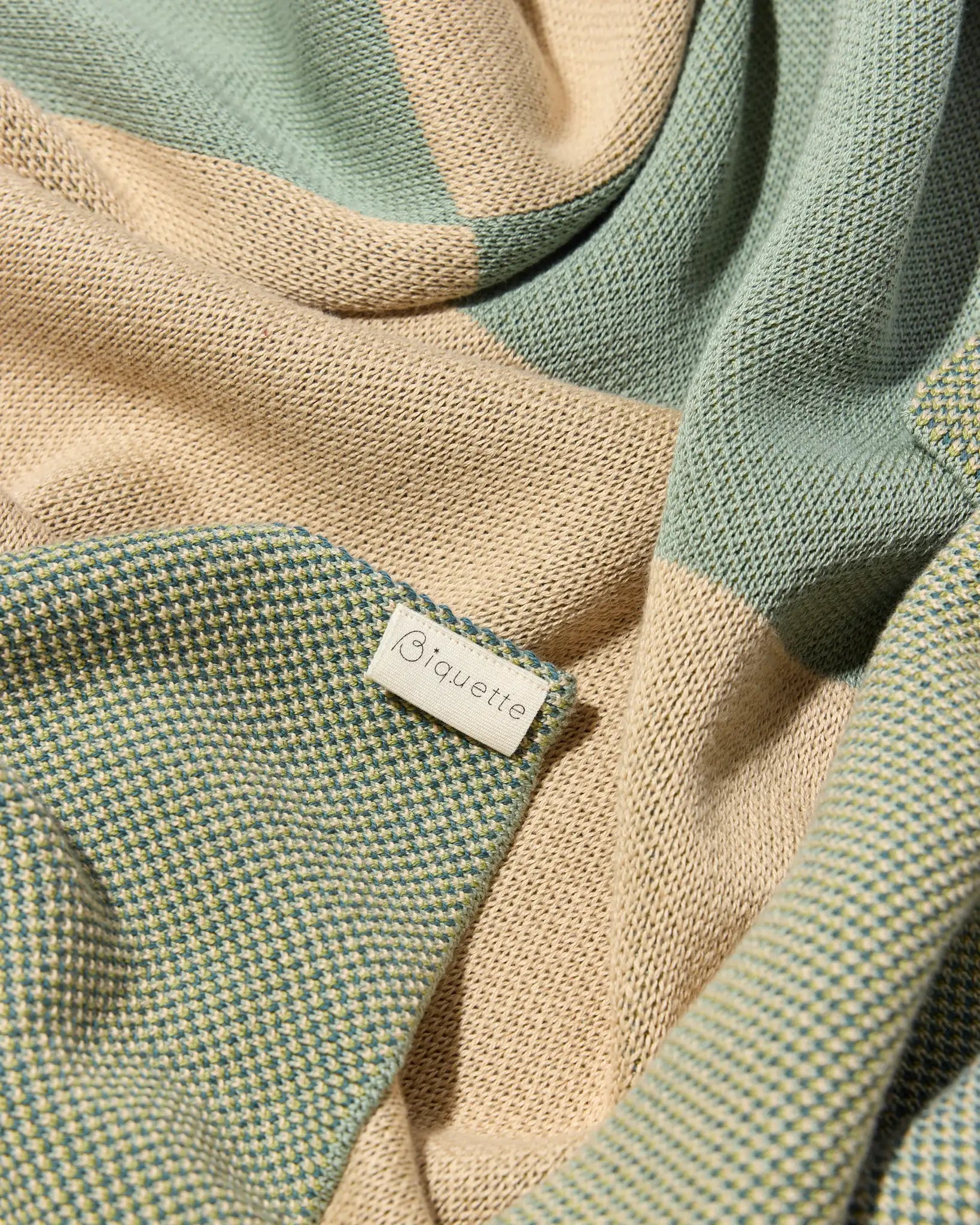 Cool People Live Here - Throw Blanket - Biquette