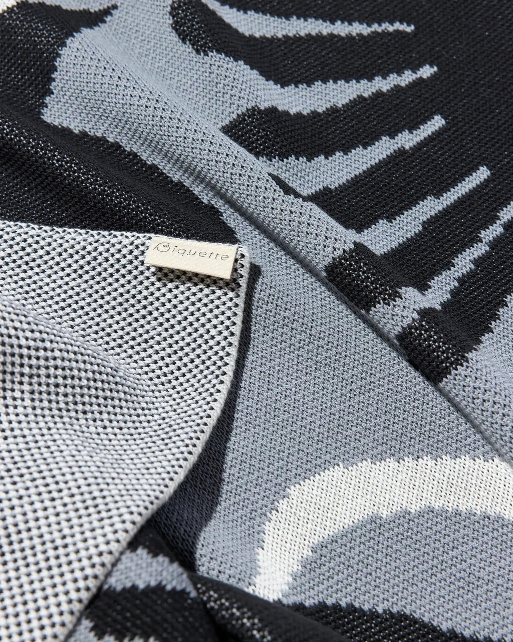 Crows - Throw Blanket - Biquette