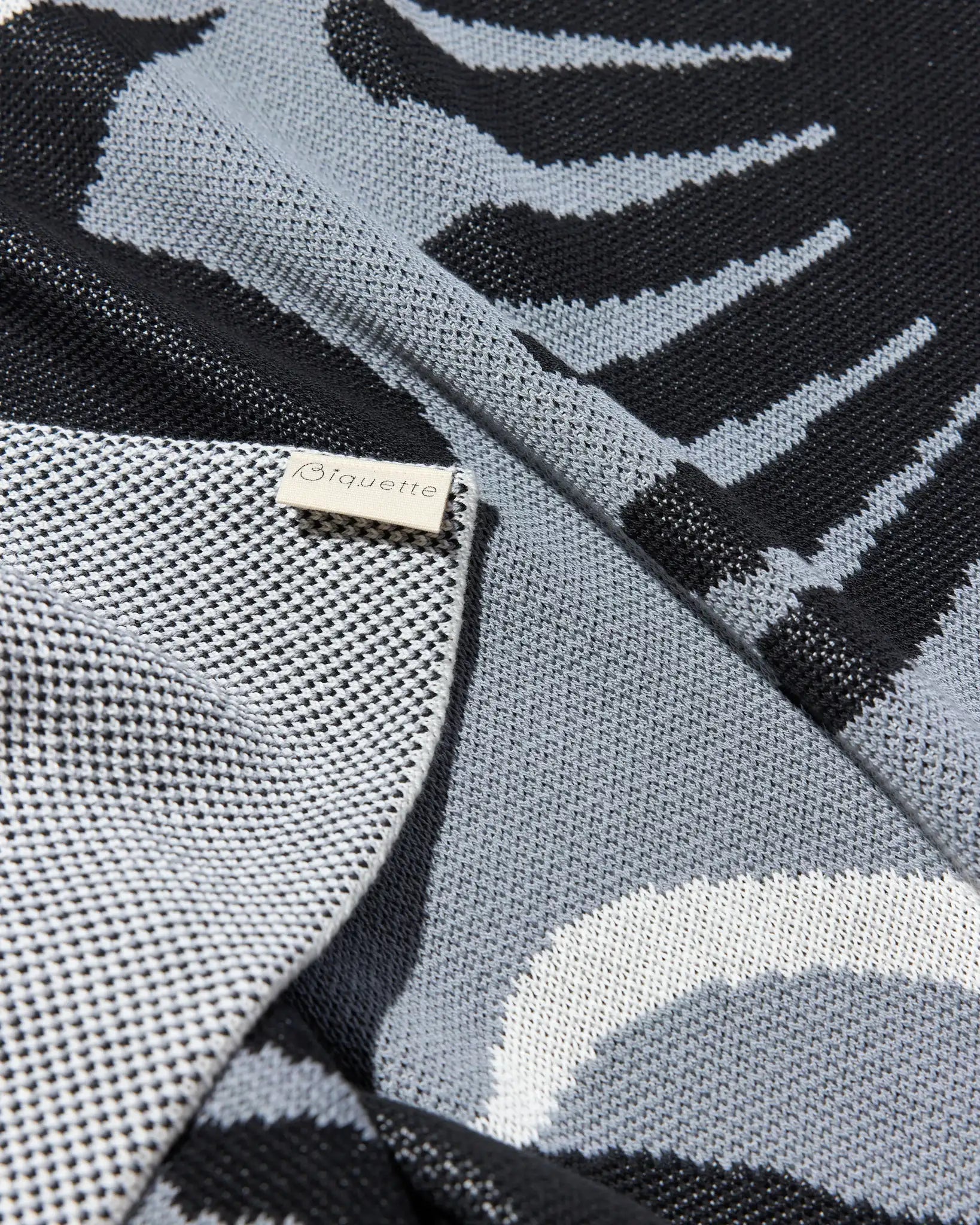 Crows - Throw Blanket - Biquette