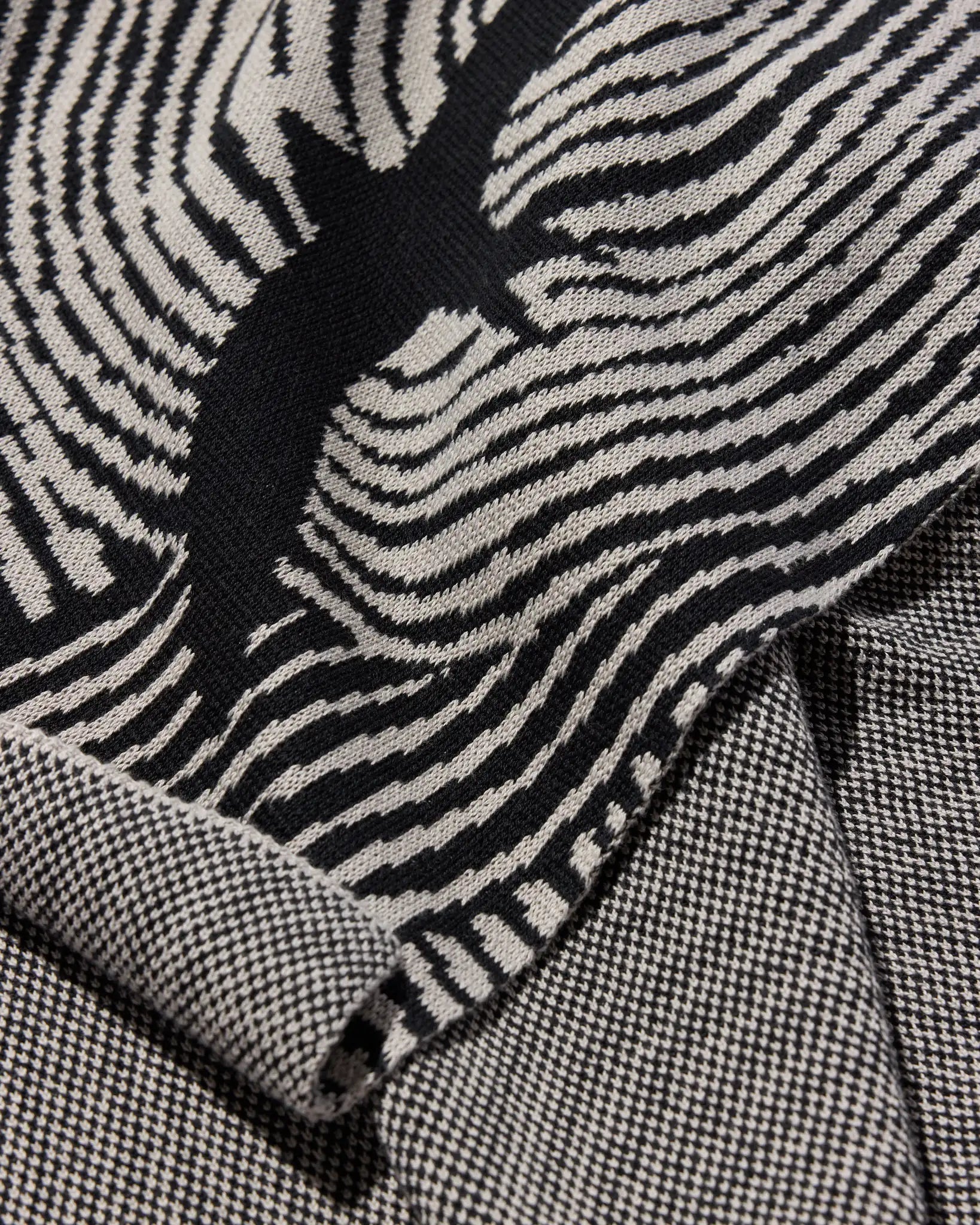 Swifts - Throw Blanket - Biquette